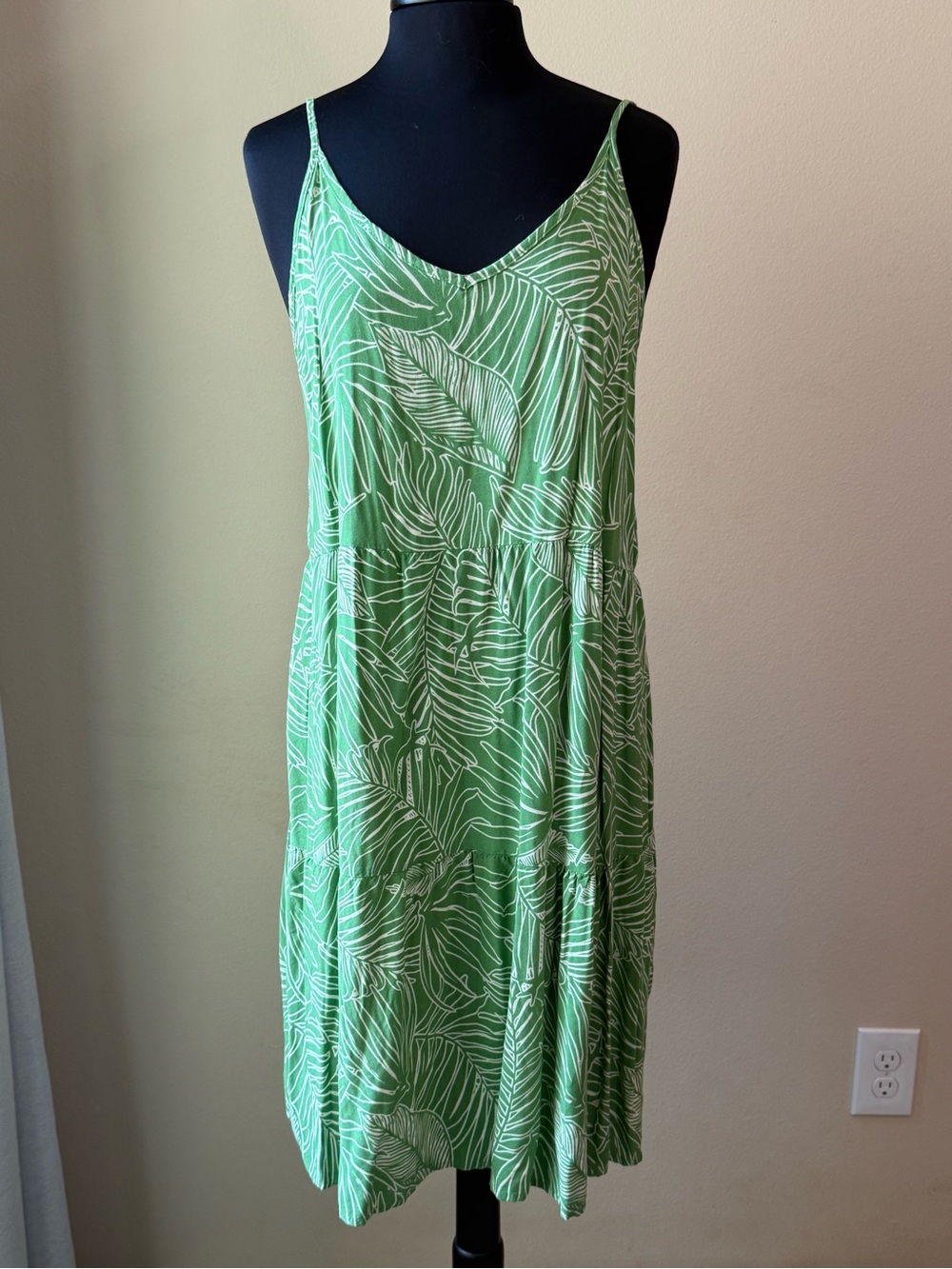TANGO Green Leaf-Print V-Neck Tiered Dress Size 42